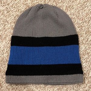 Comfortable, warm toque made from a blend of Merino wool and recycled polyester.